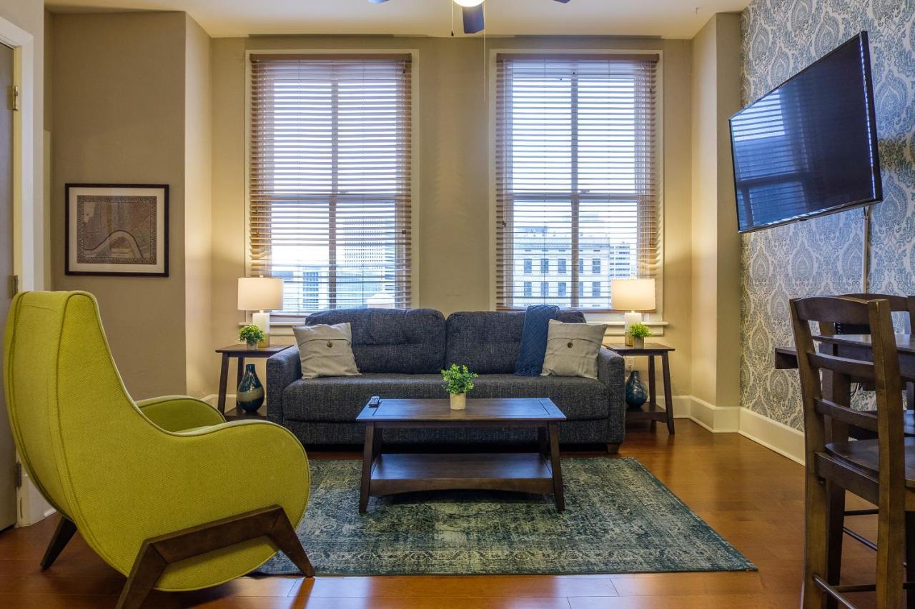 Frontdesk I Hibernia Tower Apts Downtown